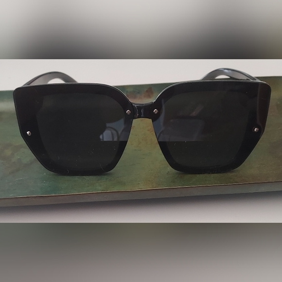 Men's Oversized Designer Italian Sunglasses Black with Red & Green Stripe Side - Picture 5 of 11